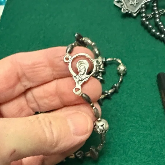 Stunning Silver Plated Rosary With Hematite - Picture 4 of 6